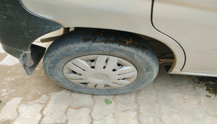 2010 Maruti Alto LXI, Petrol, Manual, 1,20,402 km, tyre