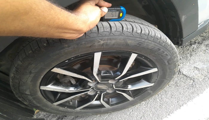 2018 Mahindra KUV 100 NXT K8 P 6 STR, Petrol, Manual, 1,16,370 km, tyre