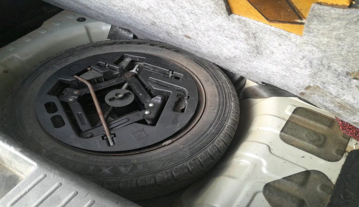 2018 Mahindra KUV 100 NXT K8 P 6 STR, Petrol, Manual, 1,16,370 km, tyre