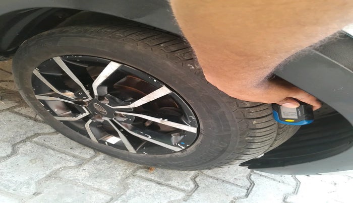 2018 Mahindra KUV 100 NXT K8 P 6 STR, Petrol, Manual, 1,16,370 km, tyre