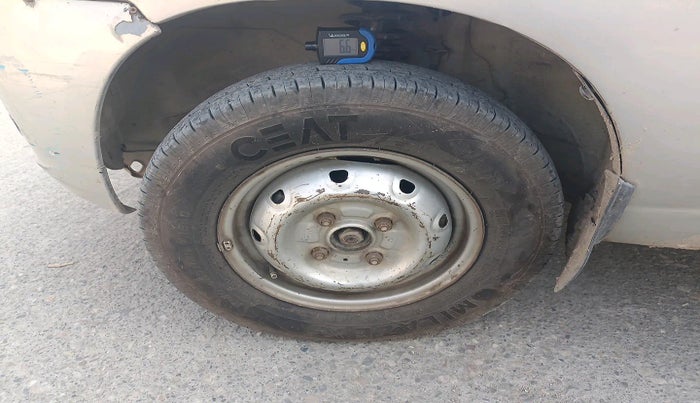 2010 Maruti Alto LXI, Petrol, Manual, 2,00,779 km, tyre
