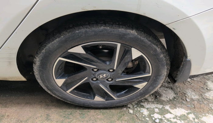 2021 Hyundai Verna SX (O) 1.0 TURBO DCT, Petrol, Automatic, 33,575 km, tyre