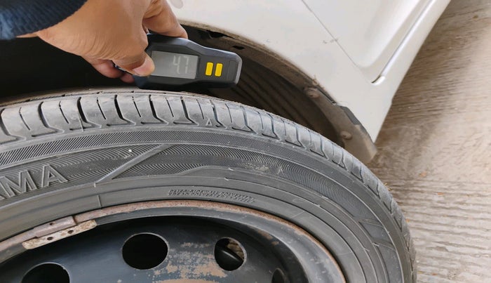 2018 Hyundai Eon MAGNA +, Petrol, Manual, 1,24,157 km, tyre