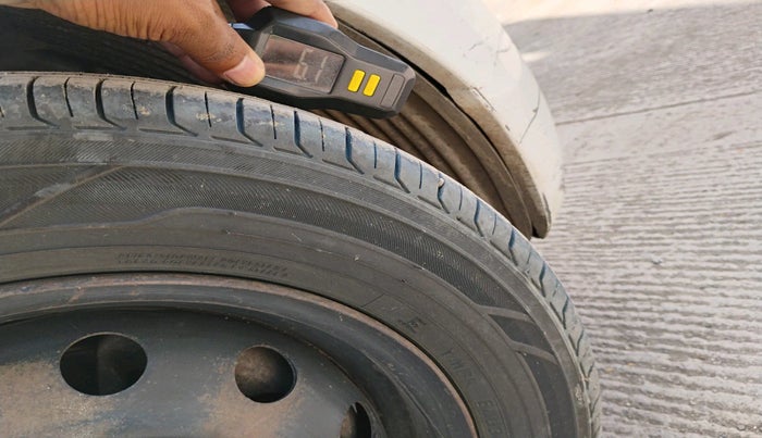 2018 Hyundai Eon MAGNA +, Petrol, Manual, 1,24,157 km, tyre