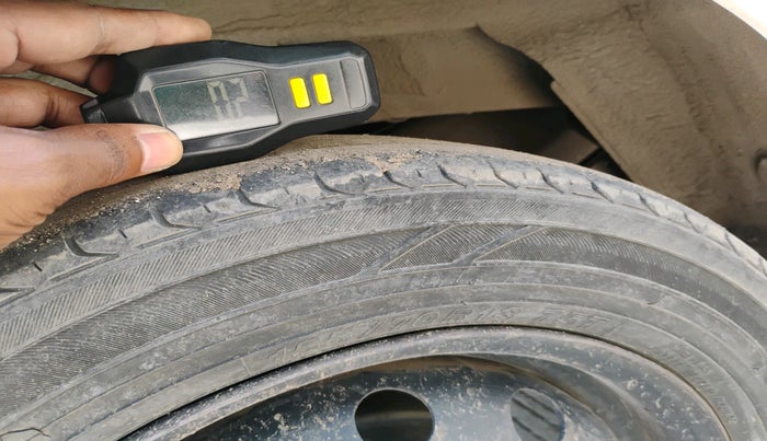 2018 Hyundai Eon MAGNA +, Petrol, Manual, 1,24,157 km, tyre