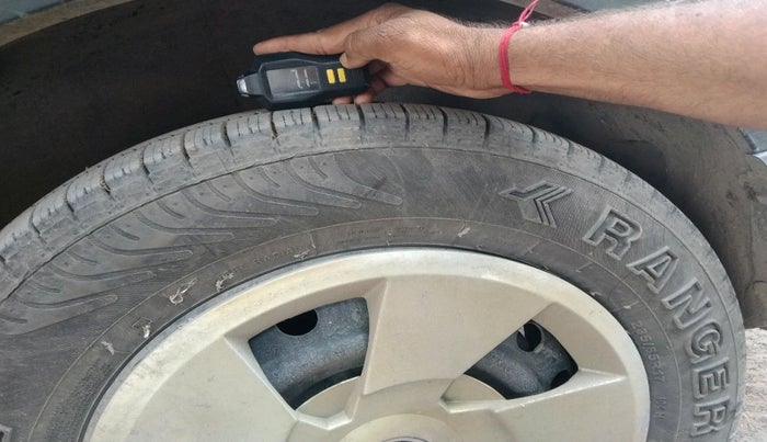 2015 Mahindra XUV500 W6, Diesel, Manual, 1,61,988 km, tyre