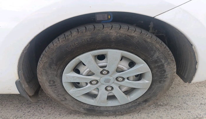 2014 Hyundai Eon ERA +, Petrol, Manual, 30,281 km, tyre