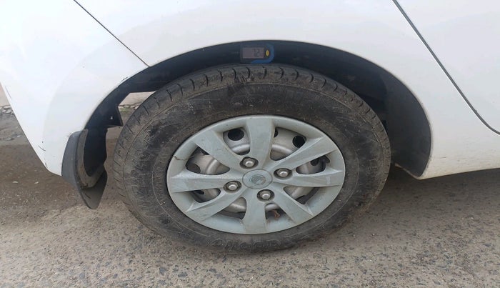 2014 Hyundai Eon ERA +, Petrol, Manual, 30,281 km, tyre