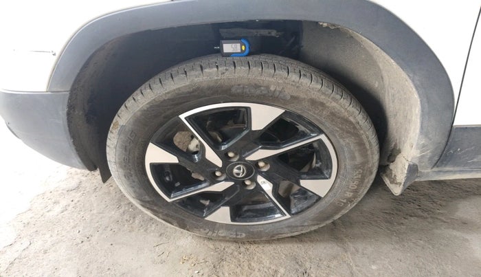 2022 Tata PUNCH CREATIVE  1.2 RTN DUAL TONE, Petrol, Manual, 8,321 km, tyre