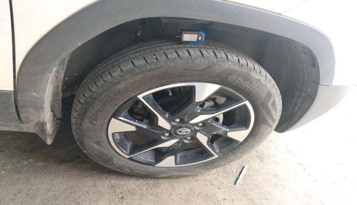 2022 Tata PUNCH CREATIVE  1.2 RTN DUAL TONE, Petrol, Manual, 8,321 km, tyre