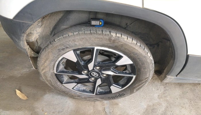 2022 Tata PUNCH CREATIVE  1.2 RTN DUAL TONE, Petrol, Manual, 8,321 km, tyre
