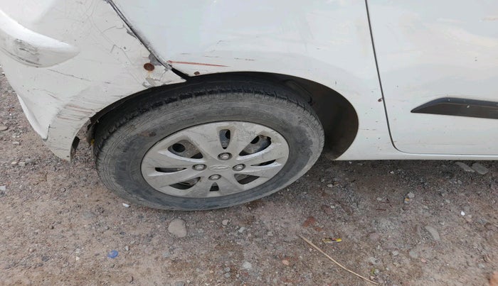 2013 Hyundai i10 MAGNA 1.1, Petrol, Manual, 1,13,025 km, tyre