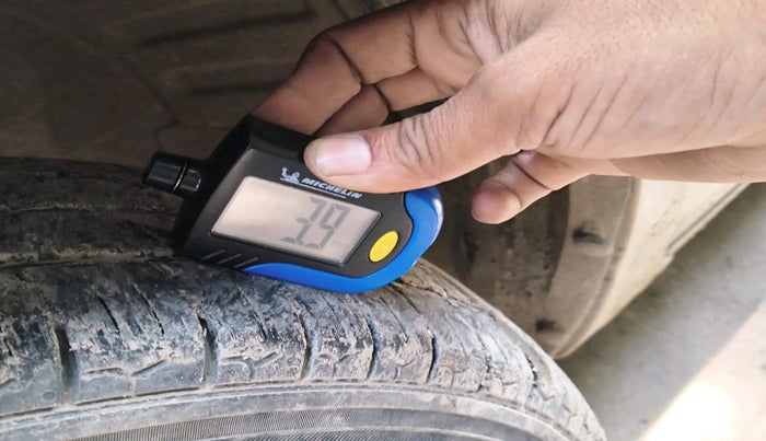 2013 Maruti Wagon R 1.0 LXI CNG, Petrol, Manual, 1,38,000 km, tyre