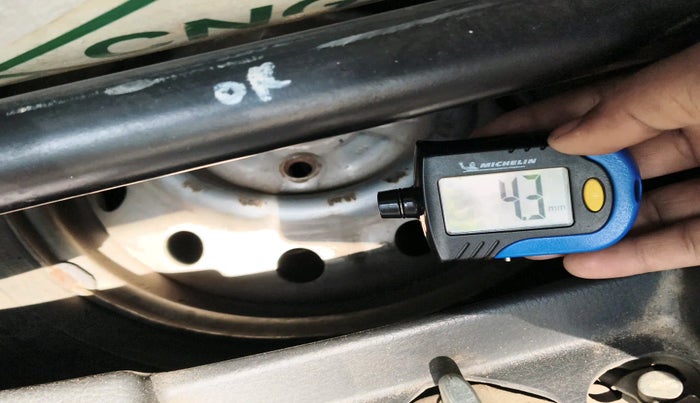 2013 Maruti Wagon R 1.0 LXI CNG, Petrol, Manual, 1,38,000 km, tyre