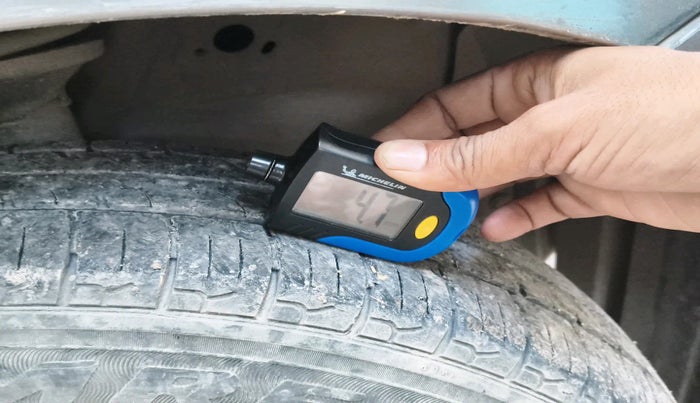 2013 Maruti Wagon R 1.0 LXI CNG, Petrol, Manual, 1,38,000 km, tyre