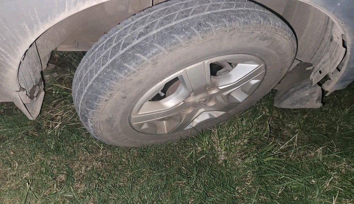 2019 Renault TRIBER RXZ, Petrol, Manual, 1,23,701 km, tyre