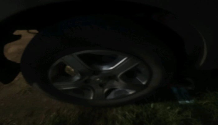 2019 Renault TRIBER RXZ, Petrol, Manual, 1,23,701 km, tyre