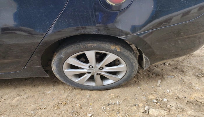 2011 Hyundai Verna FLUIDIC 1.6 CRDI SX, Diesel, Manual, 75,006 km, tyre