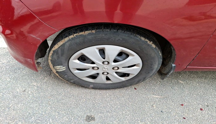 2012 Hyundai i10 SPORTZ 1.2, Petrol, Manual, 1,20,906 km, tyre