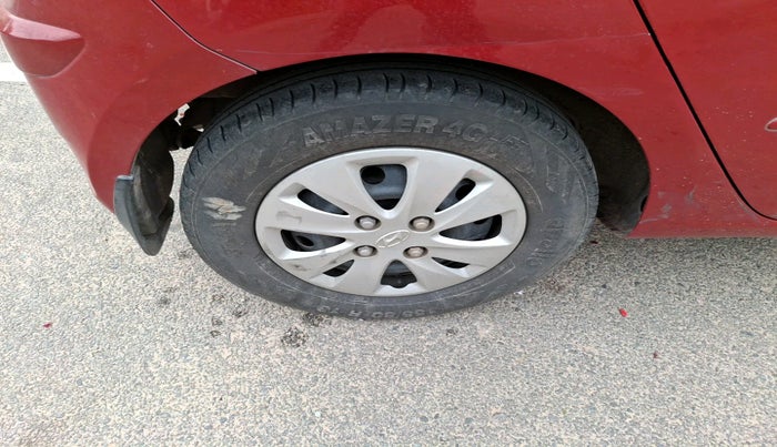 2012 Hyundai i10 SPORTZ 1.2, Petrol, Manual, 1,20,906 km, tyre