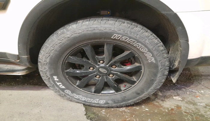 2015 Mahindra XUV500 W10, Diesel, Manual, 1,37,017 km, tyre