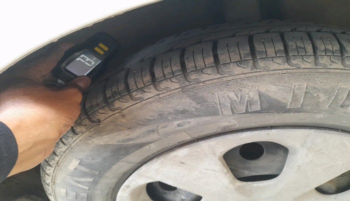 2011 Maruti Ritz VXI, Petrol, Manual, 1,18,970 km, tyre