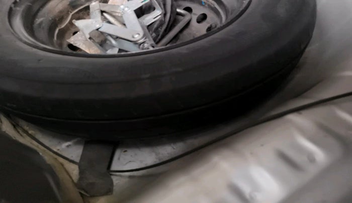 2020 Renault Kwid RXL 1.0, Petrol, Manual, 84,525 km, tyre