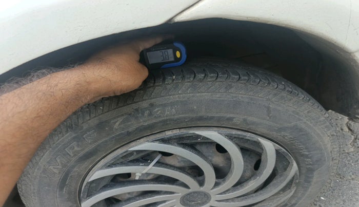 2012 Mahindra Verito 1.5 D4, Diesel, Manual, 2,33,604 km, tyre