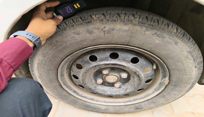 2010 Maruti Swift LXI, Petrol, Manual, 97,287 km, tyre