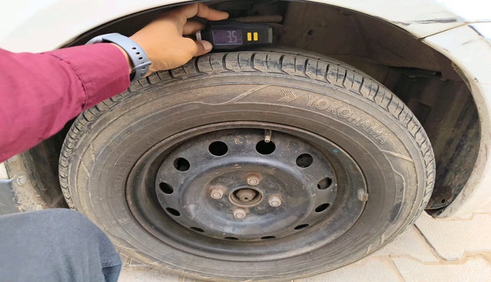 2010 Maruti Swift LXI, Petrol, Manual, 97,287 km, tyre