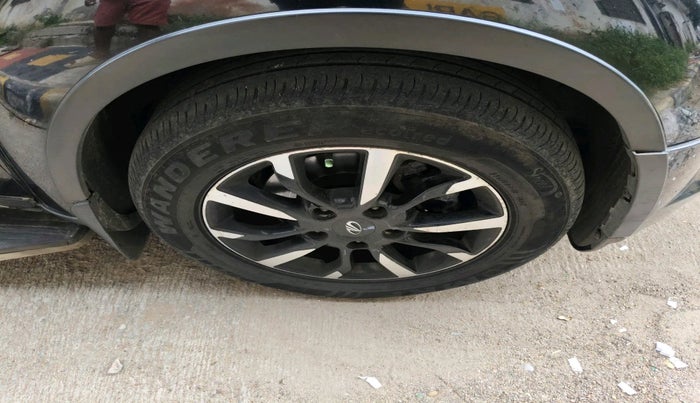 2018 Mahindra XUV500 W11, Diesel, Manual, 78,727 km, tyre