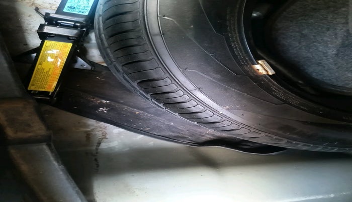 2021 Hyundai Verna SX 1.5 VTVT, Petrol, Manual, 70,236 km, tyre