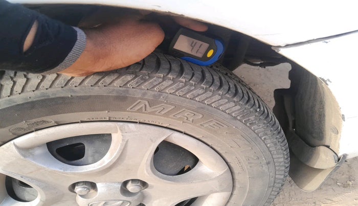 2011 Hyundai Accent GLE, Petrol, Manual, 1,05,034 km, tyre