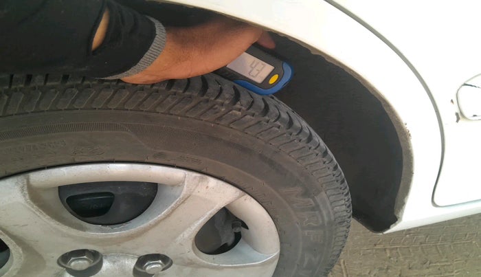 2011 Hyundai Accent GLE, Petrol, Manual, 1,05,034 km, tyre