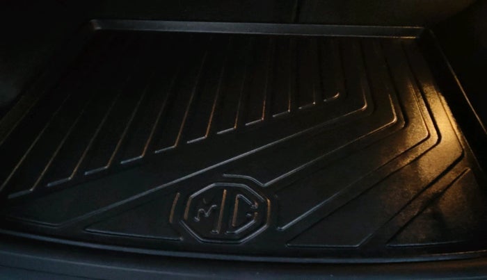 2022 MG ASTOR SHARP 1.5 MT, Petrol, Manual, 28,000 km, tyre