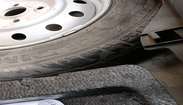 2010 Maruti Wagon R 1.0 LXI, Petrol, Manual, 1,02,333 km, tyre