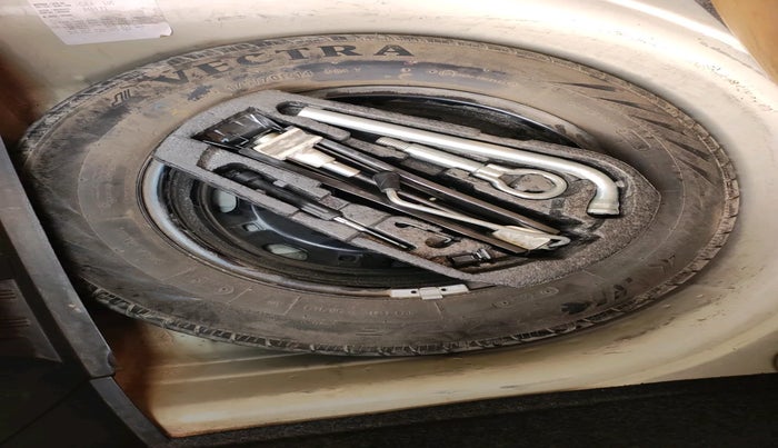 2013 Volkswagen Polo COMFORTLINE 1.2L PETROL, Petrol, Manual, 94,909 km, tyre