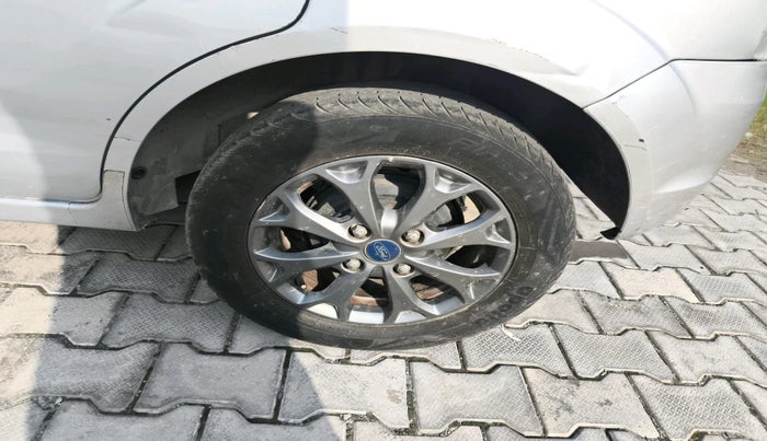 2014 Ford Figo TITANIUM 1.2 PETROL, Petrol, Manual, 44,556 km, tyre