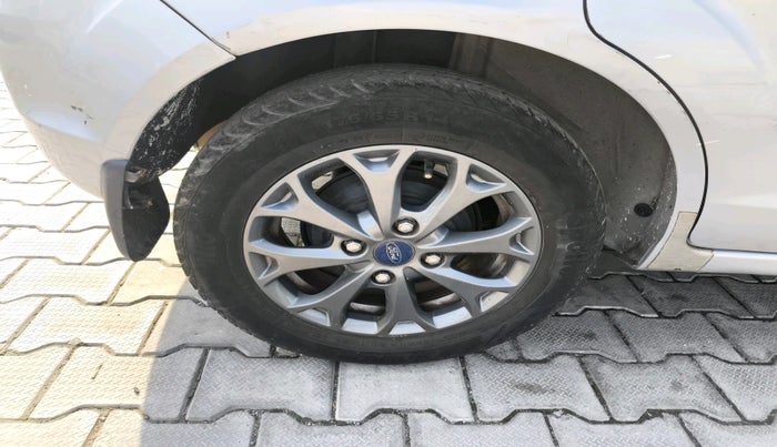 2014 Ford Figo TITANIUM 1.2 PETROL, Petrol, Manual, 44,556 km, tyre