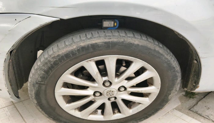 2011 Toyota Etios V, Petrol, Manual, 1,50,093 km, tyre
