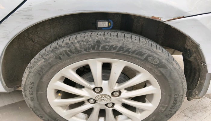 2011 Toyota Etios V, Petrol, Manual, 1,50,093 km, tyre