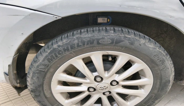 2011 Toyota Etios V, Petrol, Manual, 1,50,093 km, tyre