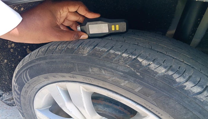 2017 Maruti Vitara Brezza ZDI, Diesel, Manual, 1,28,768 km, tyre