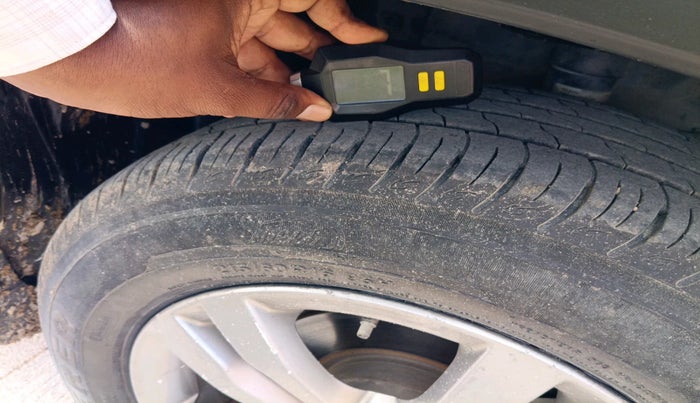 2017 Maruti Vitara Brezza ZDI, Diesel, Manual, 1,28,768 km, tyre