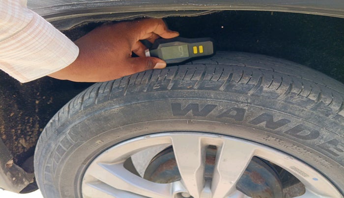 2017 Maruti Vitara Brezza ZDI, Diesel, Manual, 1,28,768 km, tyre