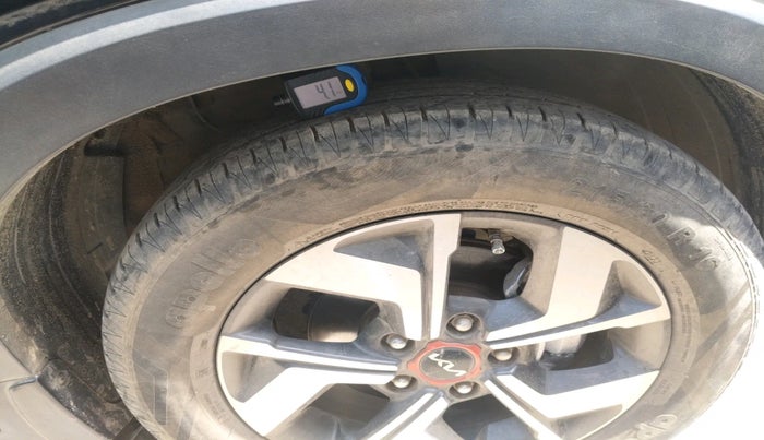 2022 KIA SONET HTX 1.5 AT, Diesel, Automatic, 40,483 km, tyre