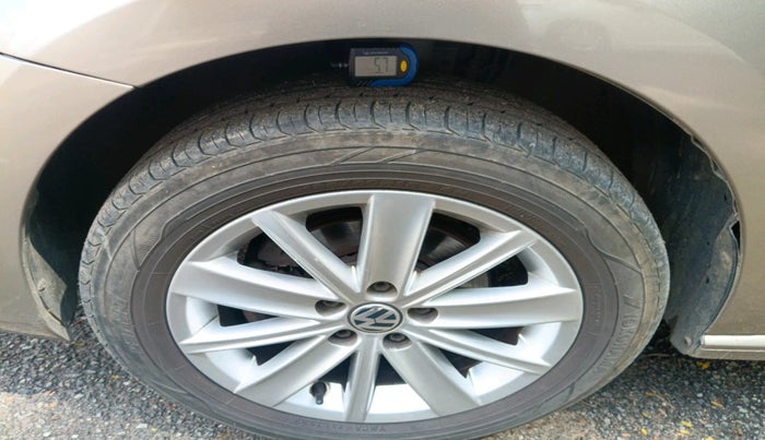 2015 Volkswagen Vento HIGHLINE 1.6 MPI, Petrol, Manual, 81,215 km, tyre