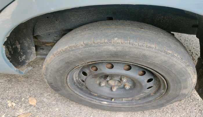 2010 Toyota Innova 2.5 G2 8STR, Diesel, Manual, 1,75,527 km, tyre