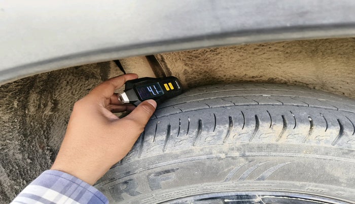 2019 Maruti Vitara Brezza ZDI PLUS AMT, Diesel, Automatic, 1,31,786 km, tyre