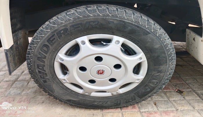 2015 Mahindra Bolero ZLX BS-III, Diesel, Manual, 91,364 km, tyre